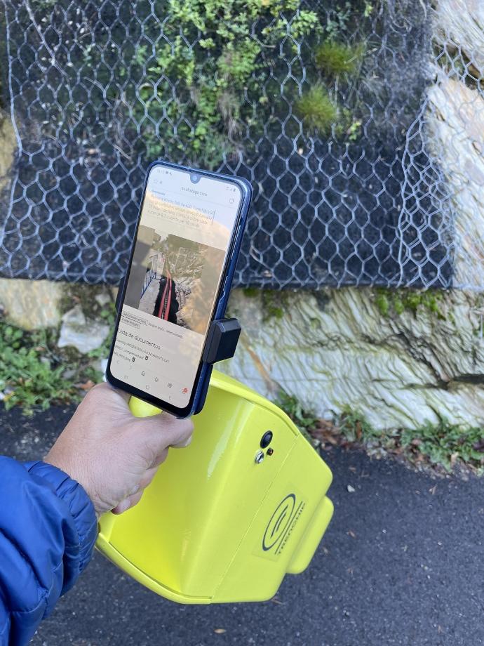 Portable location of trenches and pipelines